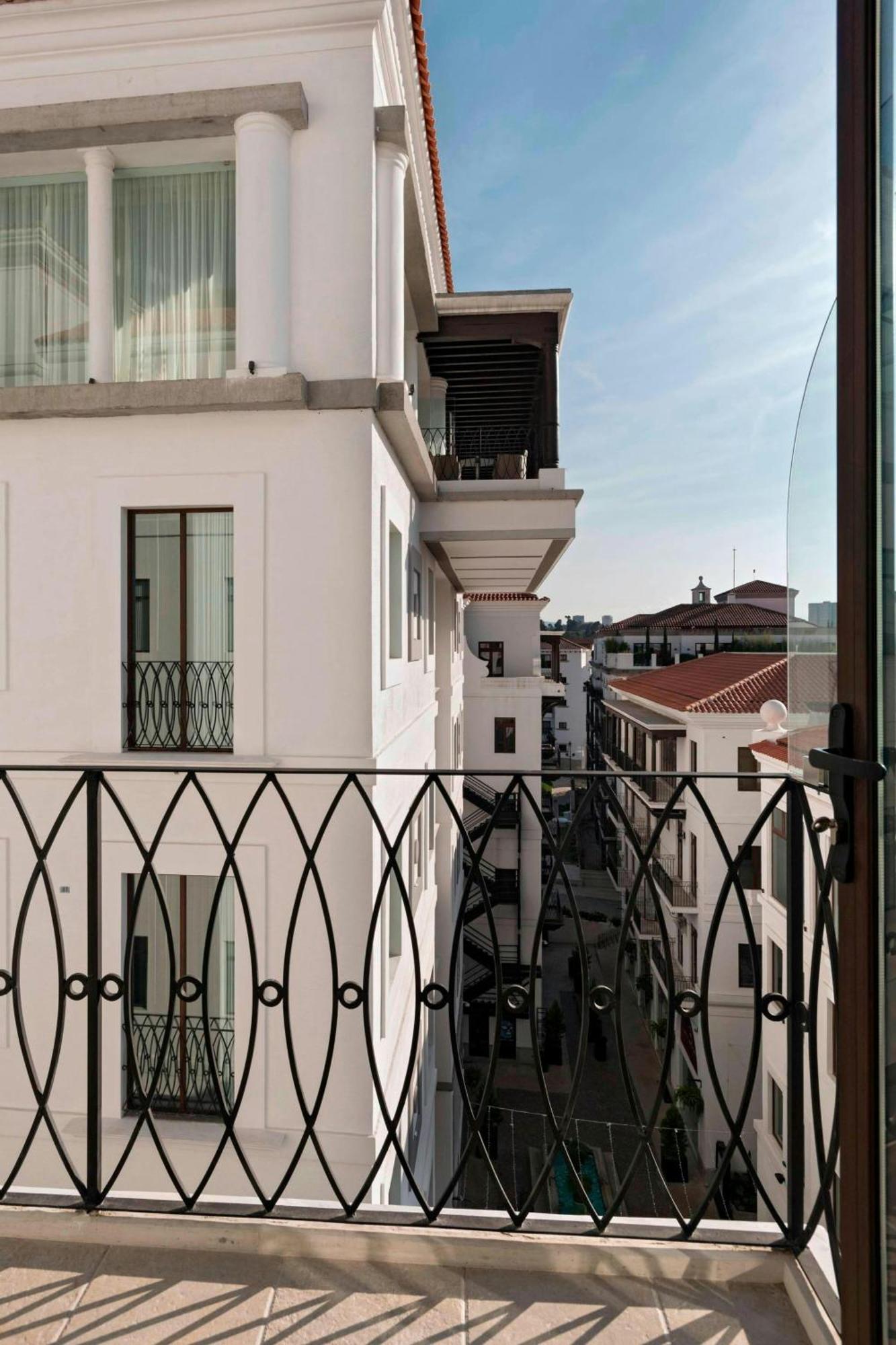 Ac Hotels By Marriott Guatemala City Exterior photo